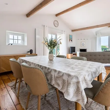 Apartman Views Keyweek Duplex And Terrace Right Above The Golf